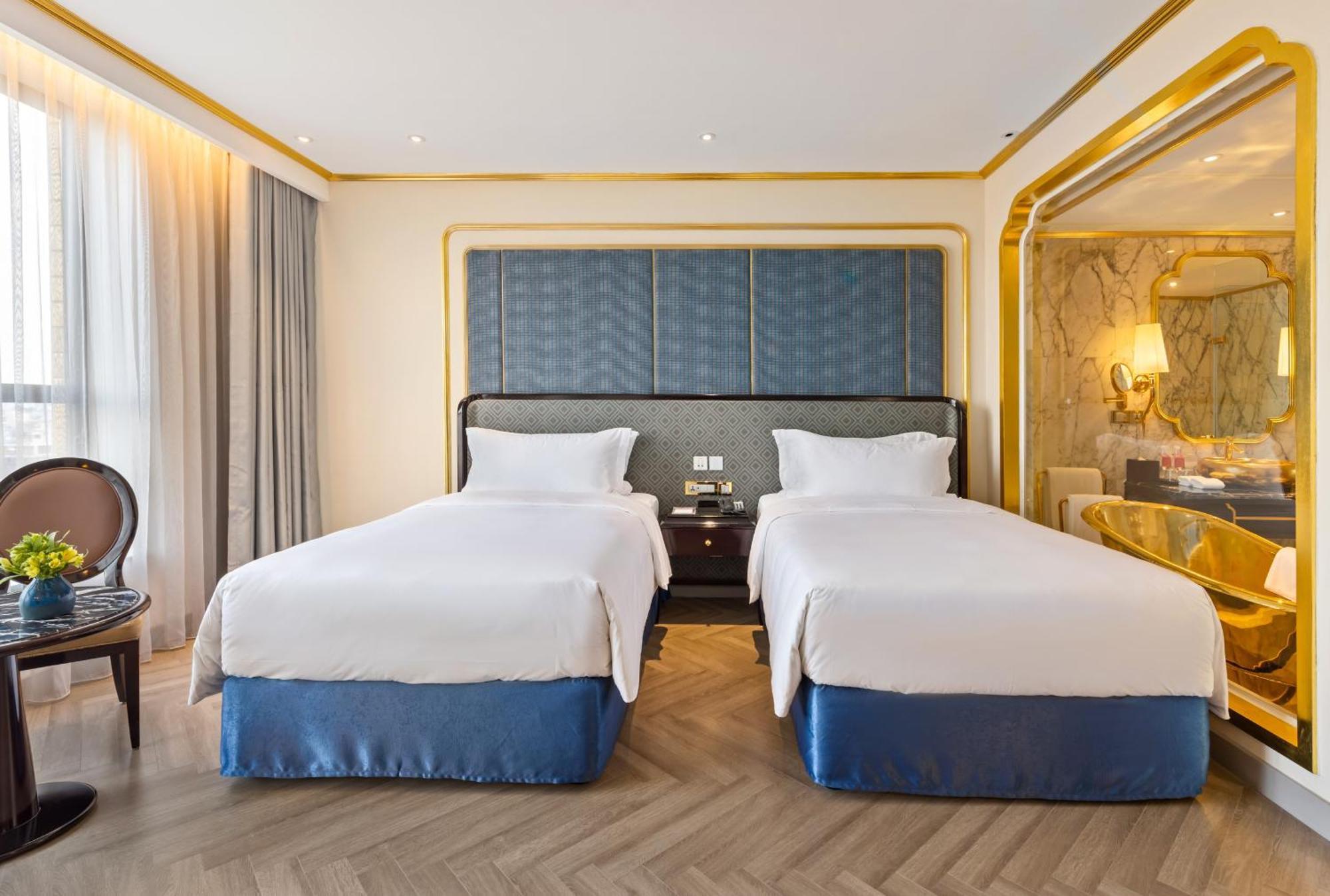 Dolce By Wyndham Golden Khách sạn 5*