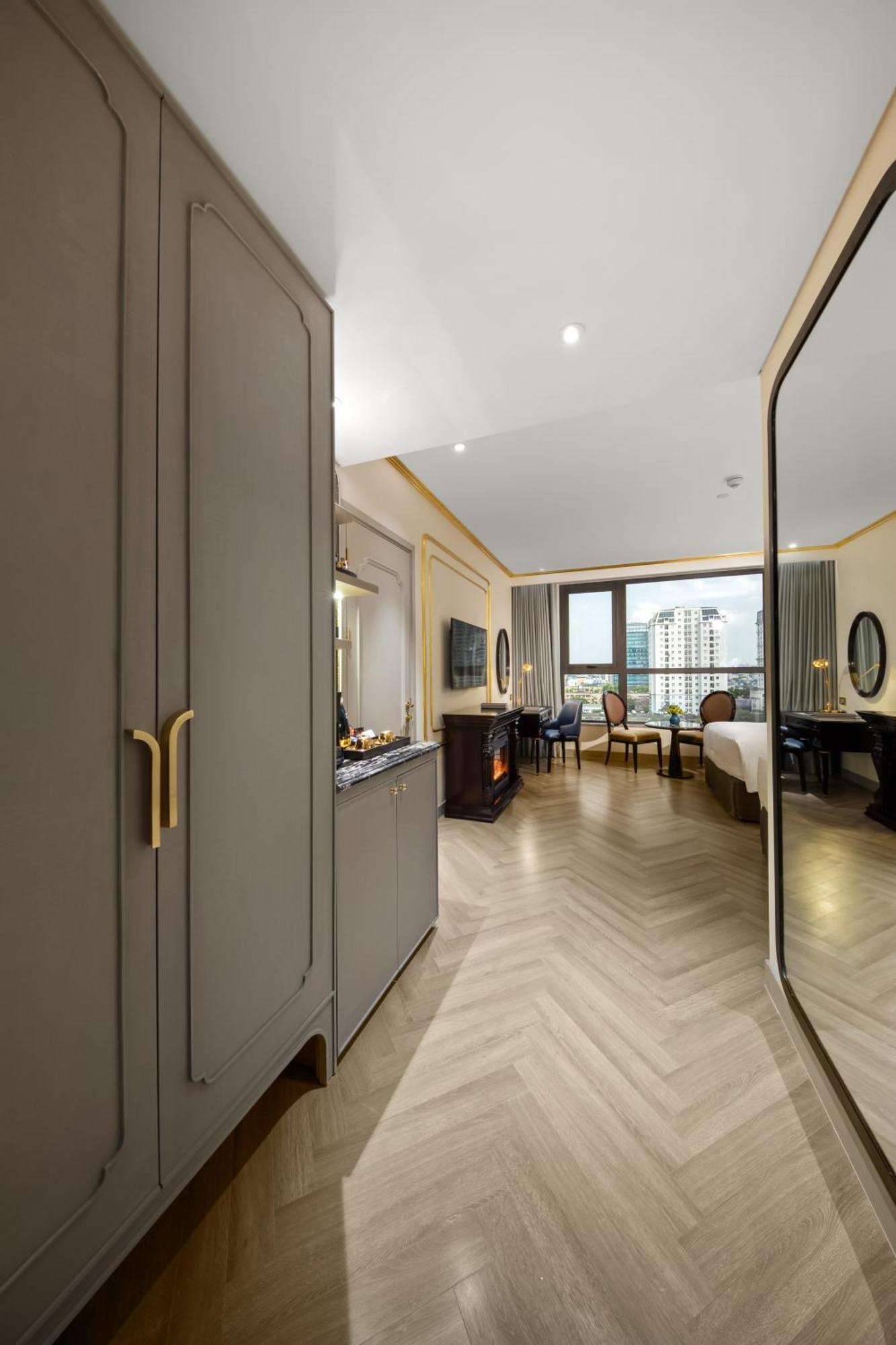Dolce By Wyndham Golden Khách sạn 5*